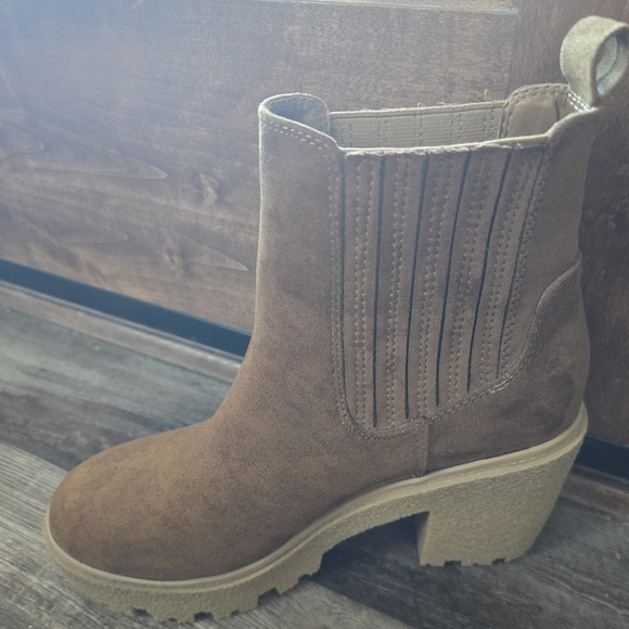 Brand New Without Box Steve Madden Charges Platform Suede Boots Size: 7 - Picture 6 of 8